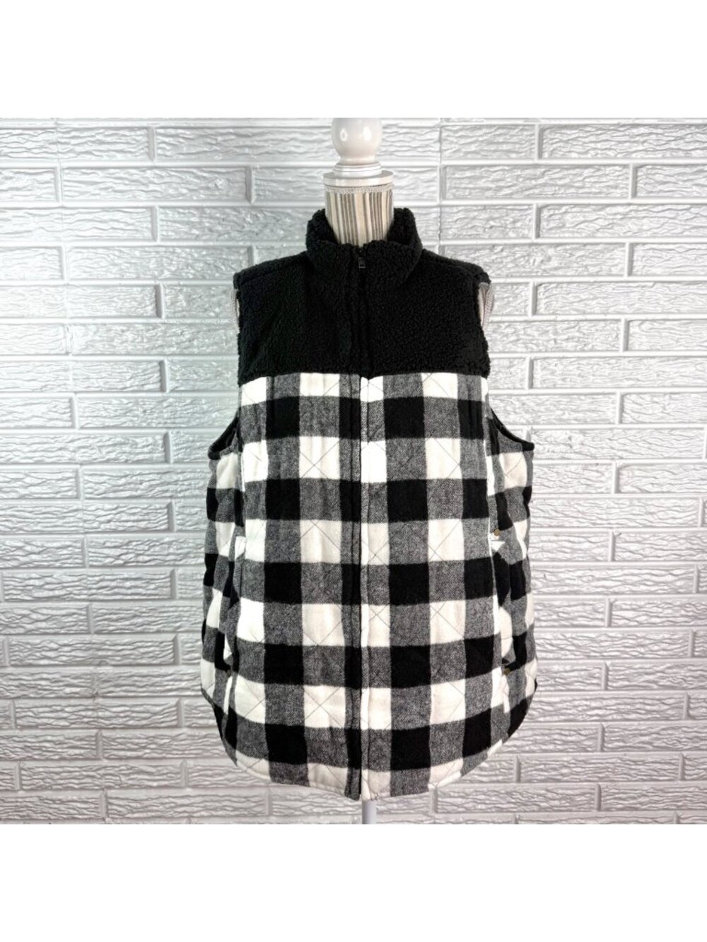Maurices Black Buffalo Plaid Quilted Sherpa Block Vest Plus Size 1X NWT